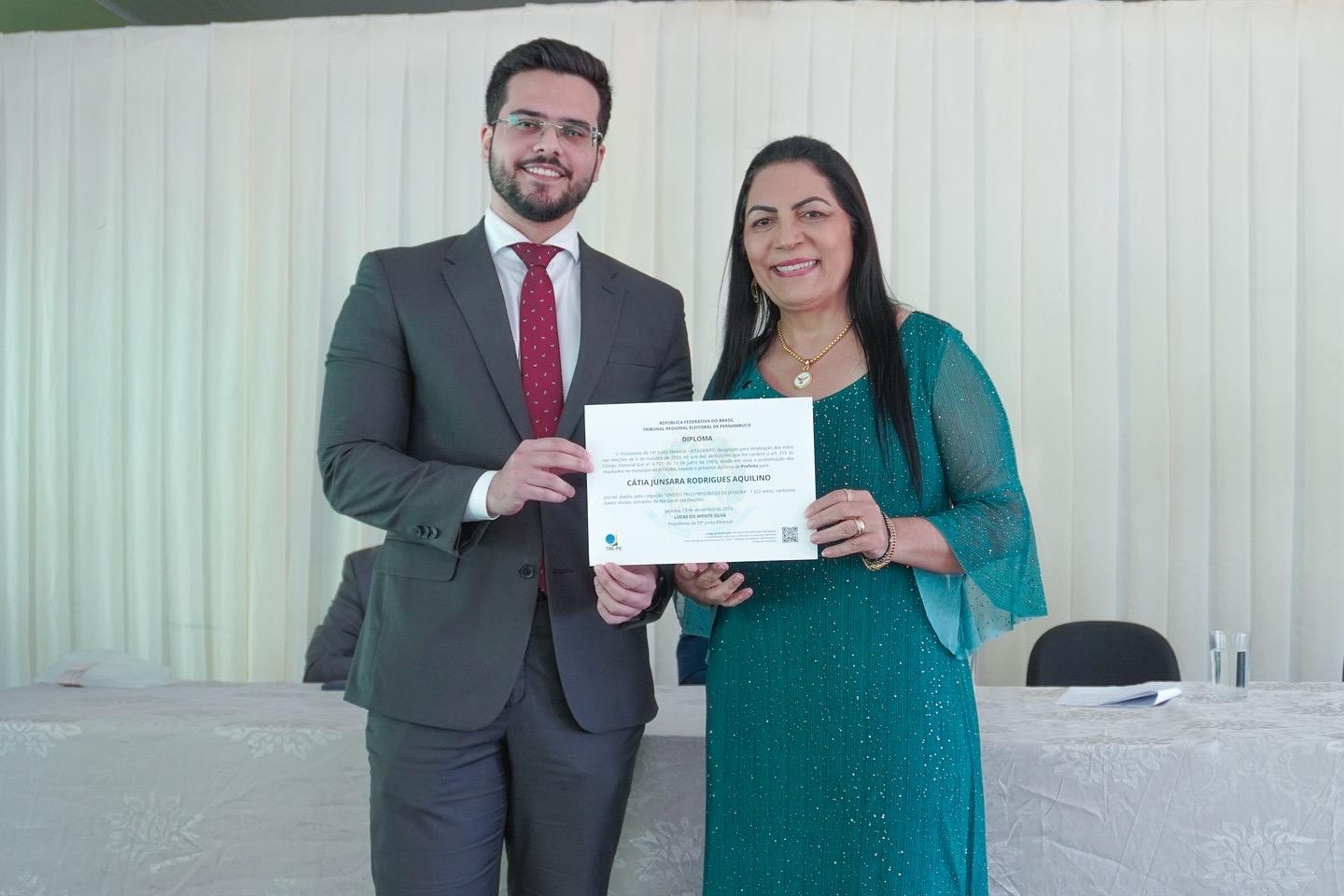 Drª Cátia é diplomada para seu segundo mandato como prefeita de Jataúba