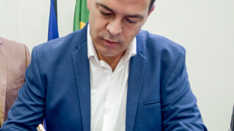 Prefeito Sivaldo Albino assina Ordens de Serviço (OS) para mais pavimentações na Cohab 3 (Bela Vista) e novas praças em São Pedro e Manoel Chéu