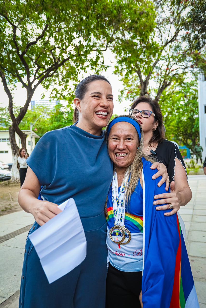 Governadora Raquel Lyra entrega nova pista de atletismo do Parque e Centro Esportivo Santos Dumont