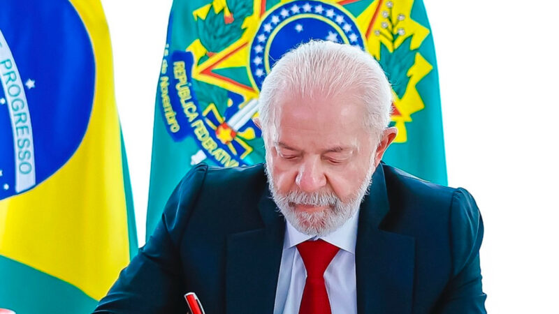 Presidente Lula é internado às pressas e passa por cirurgia Intracraniana