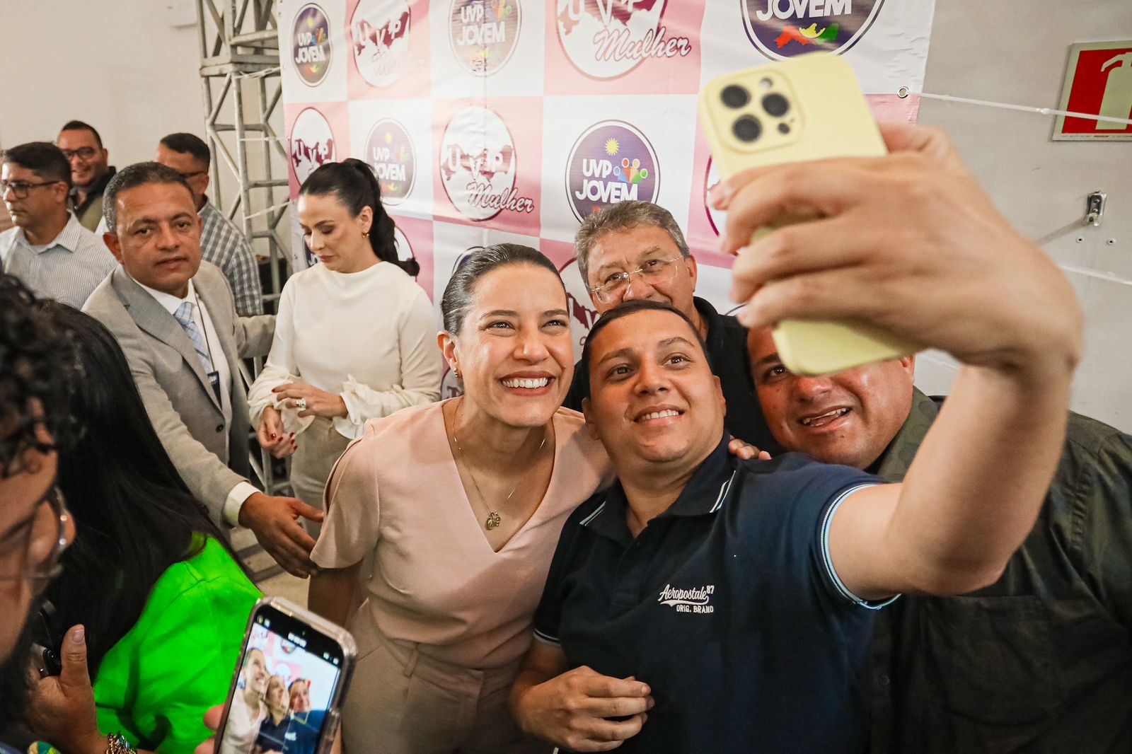 Governadora Raquel Lyra comemora crescimento histórico do PIB do Estado durante encontro com vereadores pernambucanos em Triunfo