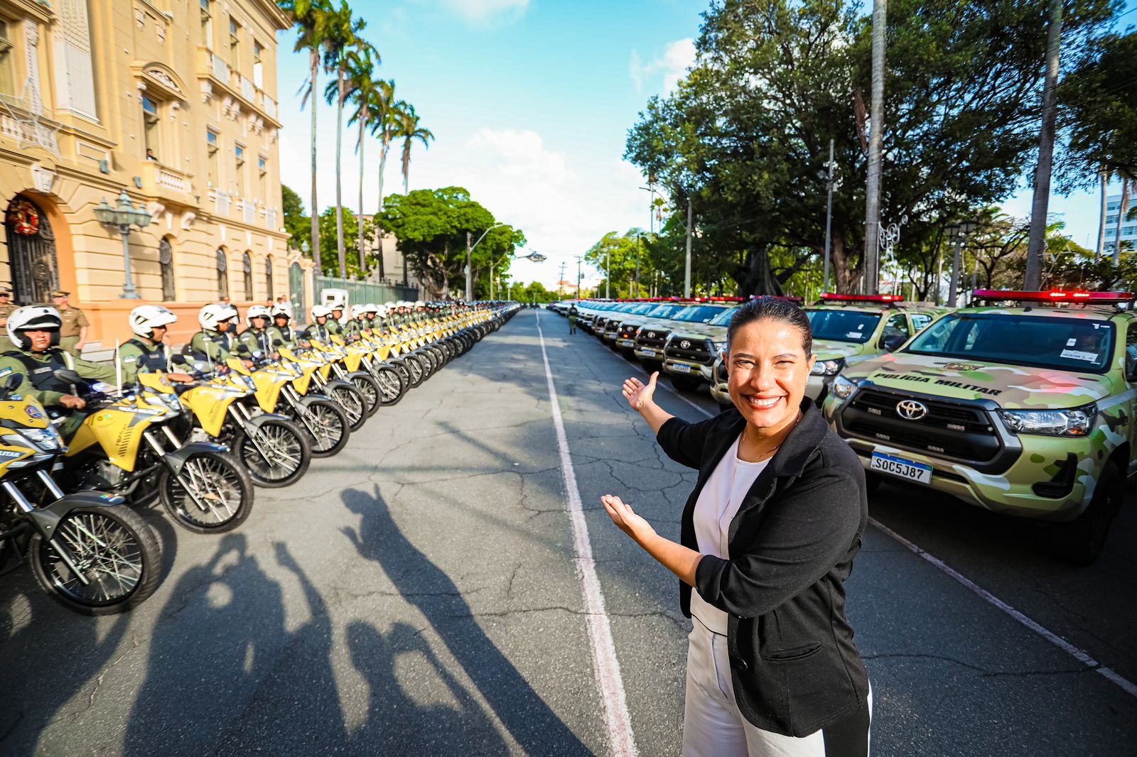 Governadora Raquel Lyra entrega helicóptero e 136 novos veículos para a segurança pública no Estado