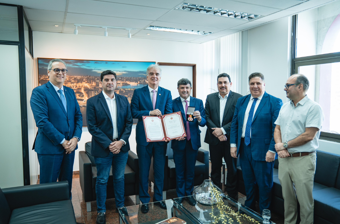 Eduardo da Fonte recebe Medalha do Mérito Patrono Roberto Lyra, maior honraria do MPPE