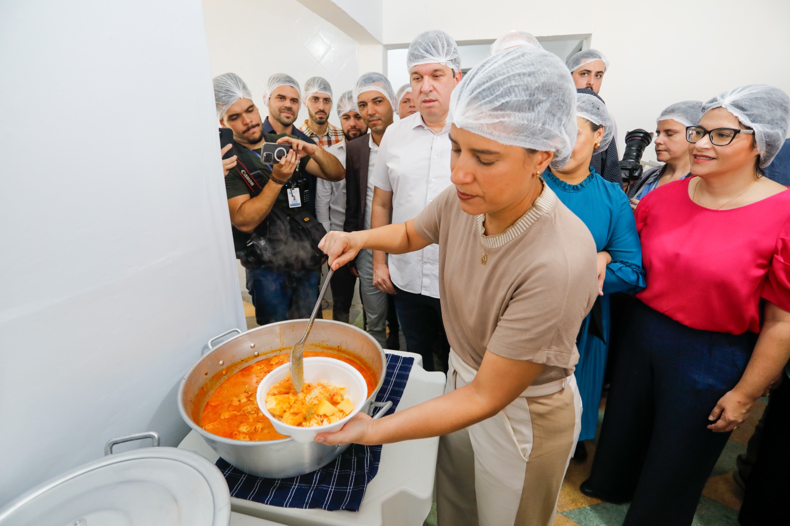 Combate à fome: Pernambuco atinge a marca de 10 milhões de refeições servidas nas cozinhas comunitárias