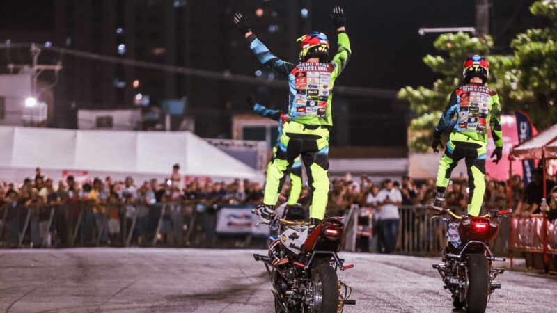 Segunda noite do Caruaru Motofest 2024 atrai grande público com show de manobras e muito rock