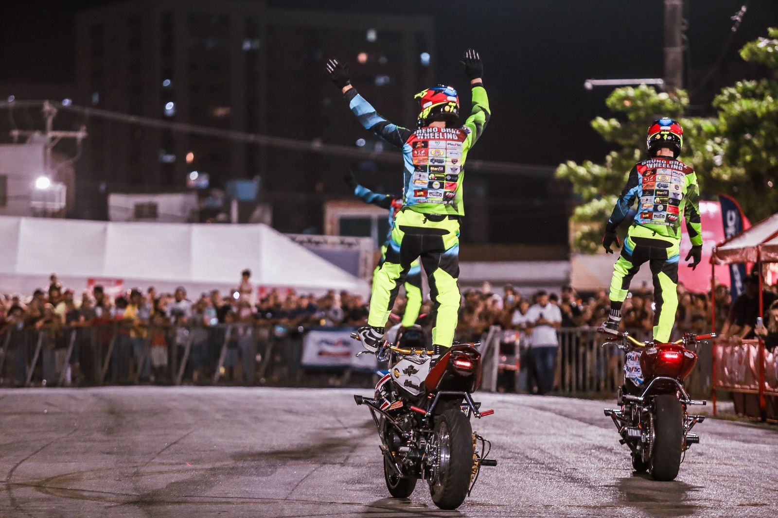 Segunda noite do Caruaru Motofest 2024 atrai grande público com show de manobras e muito rock