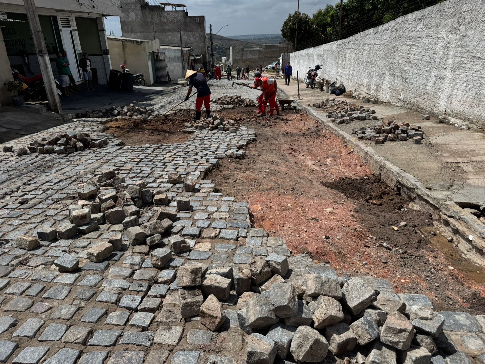 Prefeitura de Garanhuns inicia recuperação de vias afetadas pelas fortes chuvas do último final de semana