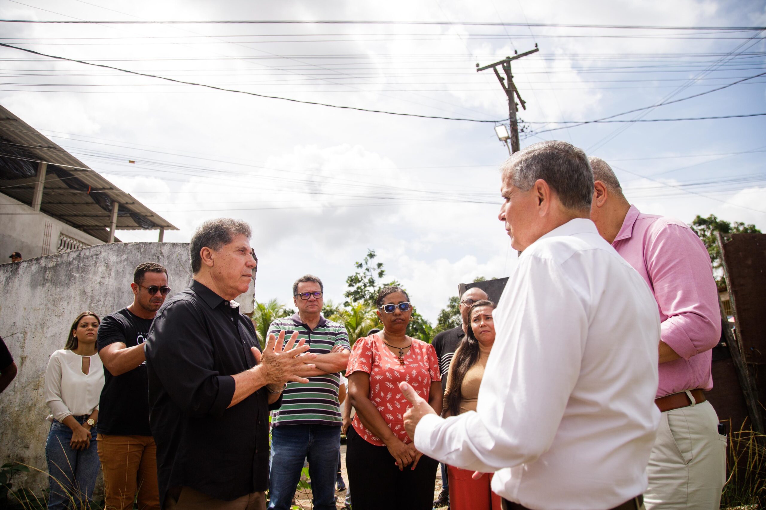 Acompanhado dos secretários de Educação e Infraestrutura, Lula Cabral visita escolas da área rural