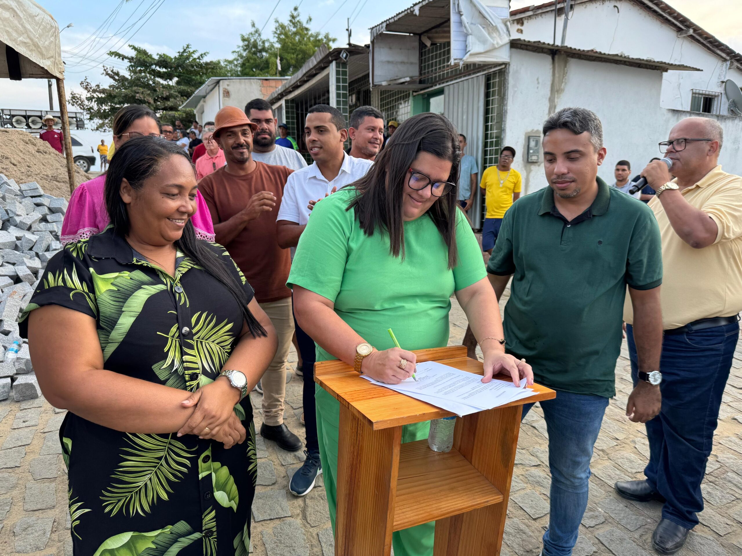 Prefeita Carol Jordão Assina Importantes Ordens de Serviço em Ribeirão