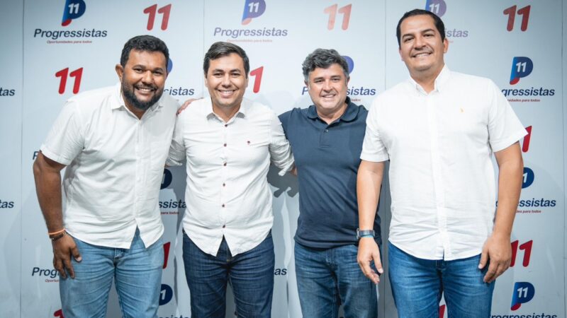 Eduardo da Fonte recebe o prefeito de Ibimirim, Welliton Siqueira, no Partido Progressistas