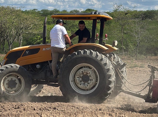 Itaíba: Pedro intensifica apoio aos pequenos produtores com Programa Terra Pronta