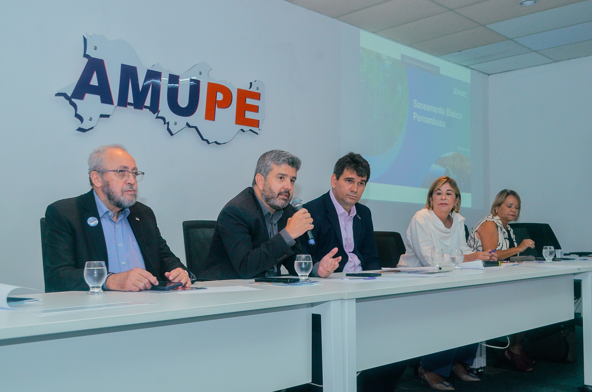 Amupe reúne prefeitos para debater saneamento, turismo e investimentos energéticos em primeira assembleia de 2025