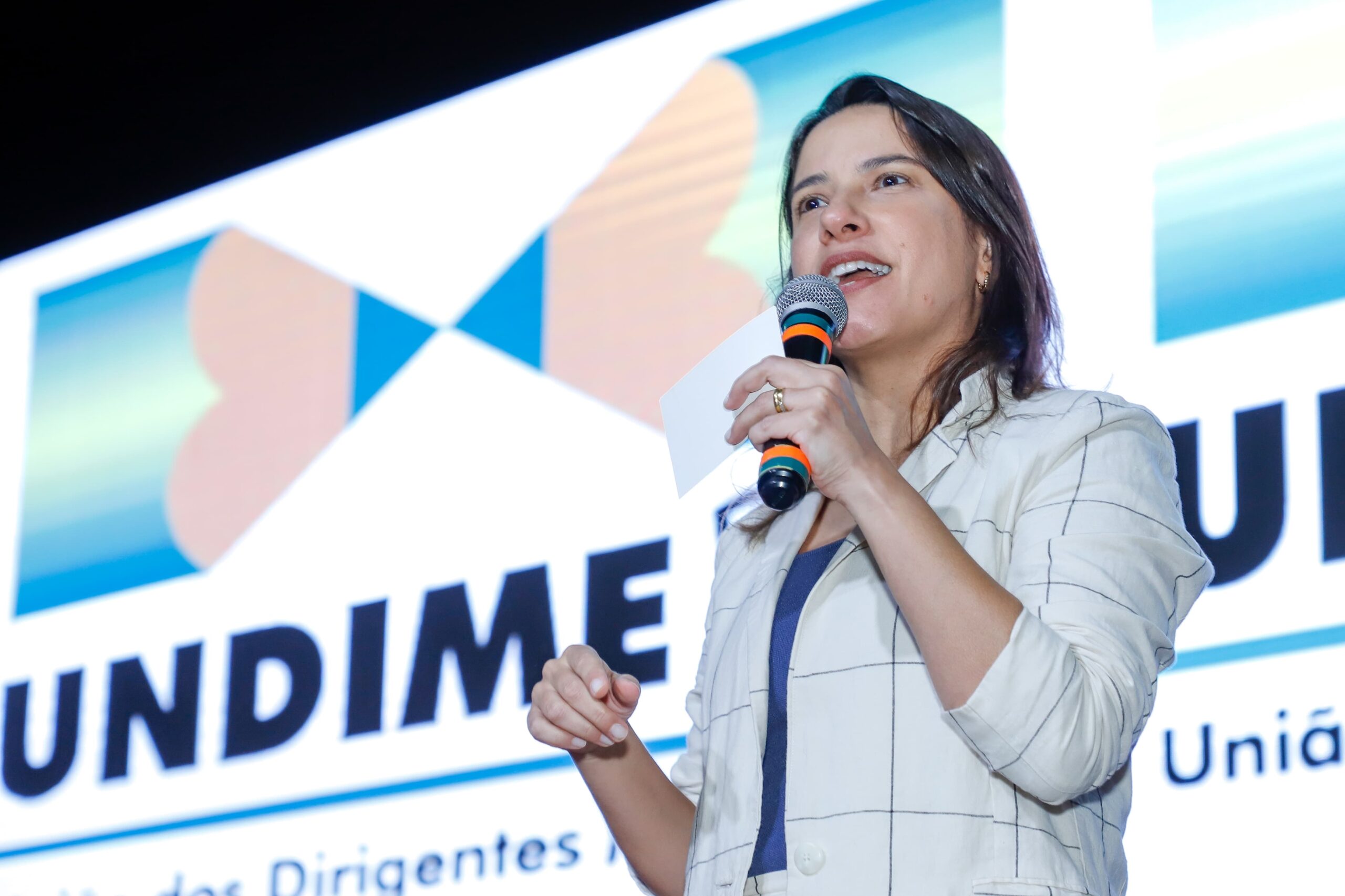 Fortalecendo compromisso com a educação pernambucana, governadora Raquel Lyra participa de seminário com gestores municipais