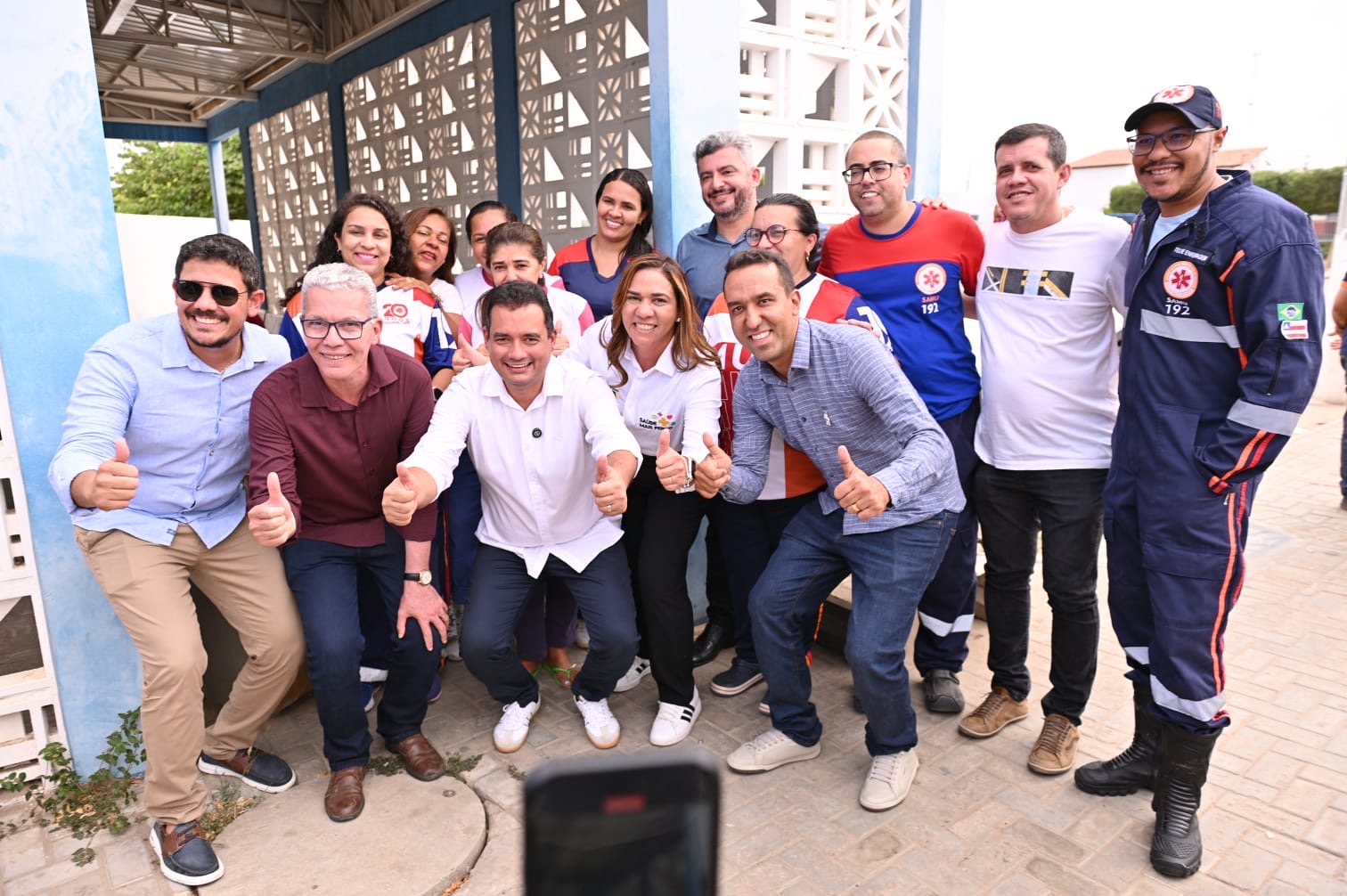 Prefeito de Juazeiro e secretária de Saúde da Bahia entregam ambulância e equipamentos para a UPA e Maternidade Municipal