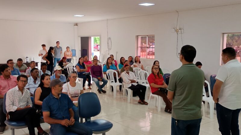 Secretarias Executiva de Associativismo e de Desenvolvimento Rural reúnem produtores rurais para debater melhorias