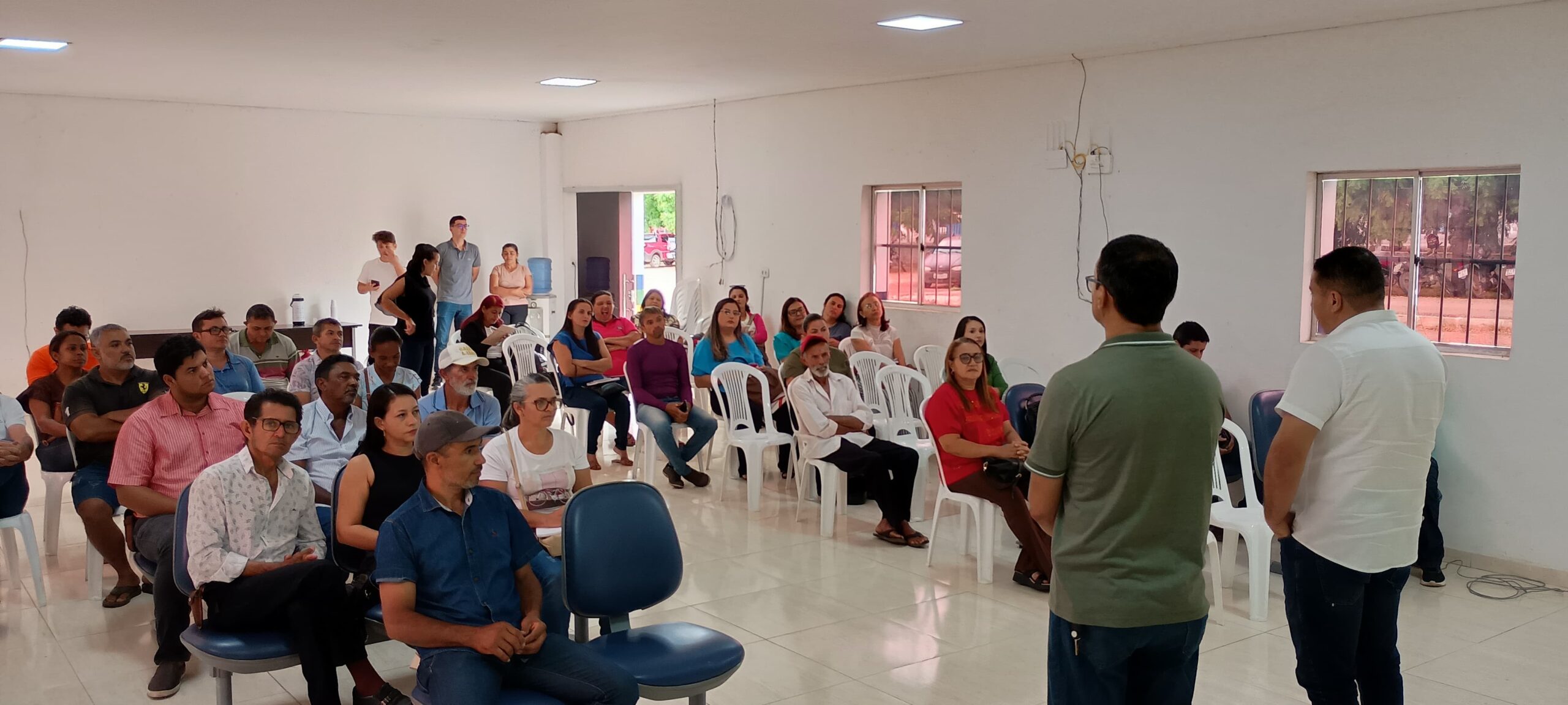 Secretarias Executiva de Associativismo e de Desenvolvimento Rural reúnem produtores rurais para debater melhorias