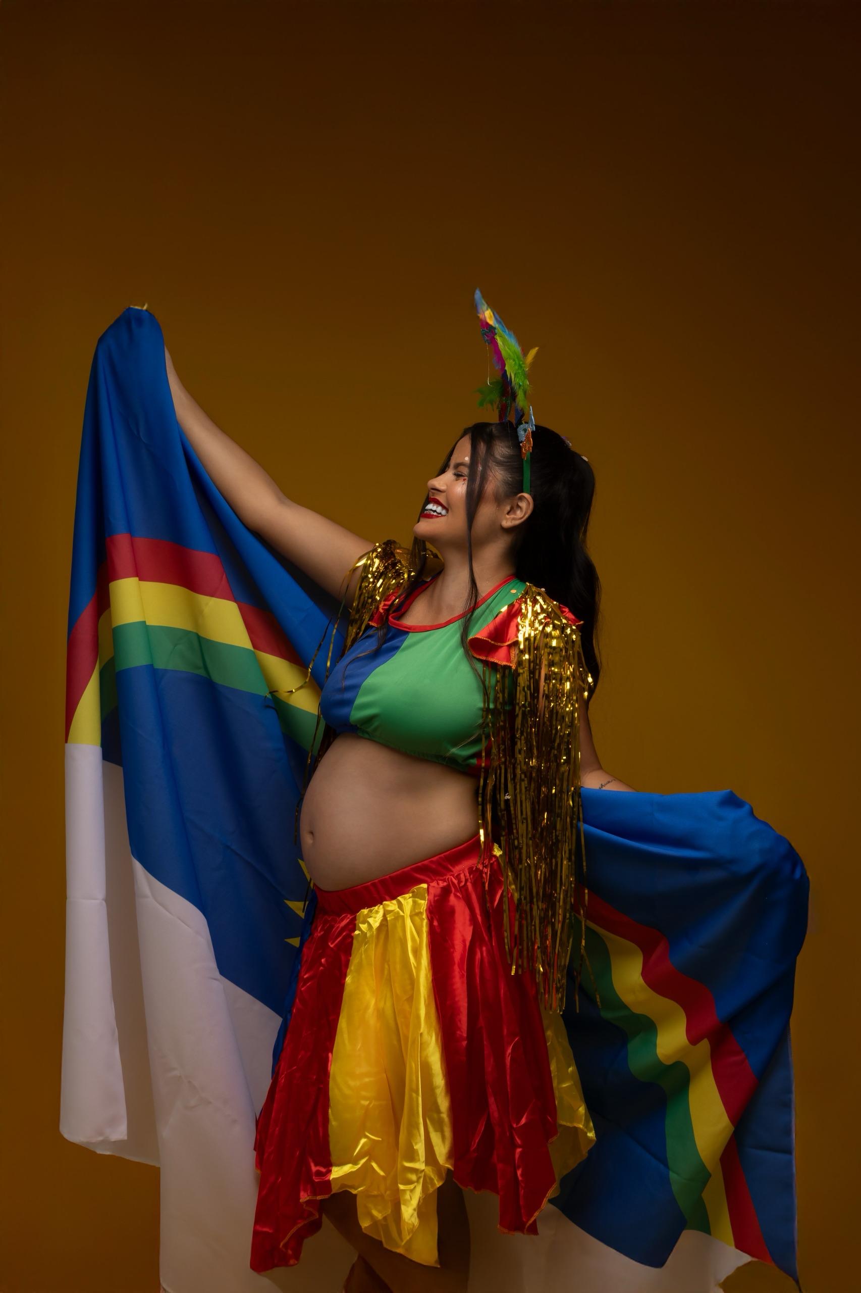 FREVO E MATERNIDADE: UM ENSAIO FOTOGRÁFICO EM BELO JARDIM CELEBRA A CULTURA PERNAMBUCANA