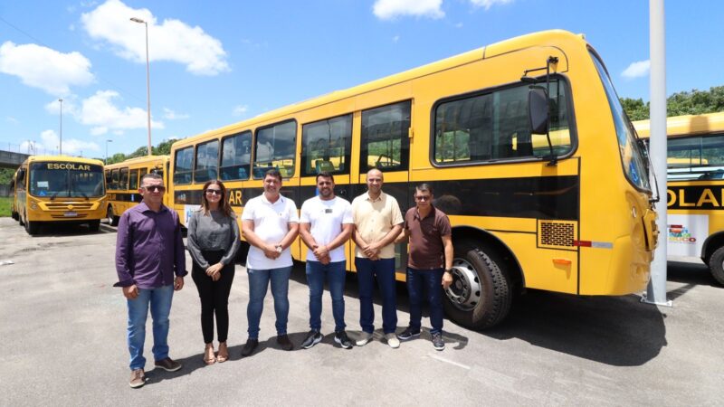 Prefeito Jeyson Falcão Dirige Ônibus Escolar de 59 Lugares em mais uma Importante Conquista para Primavera