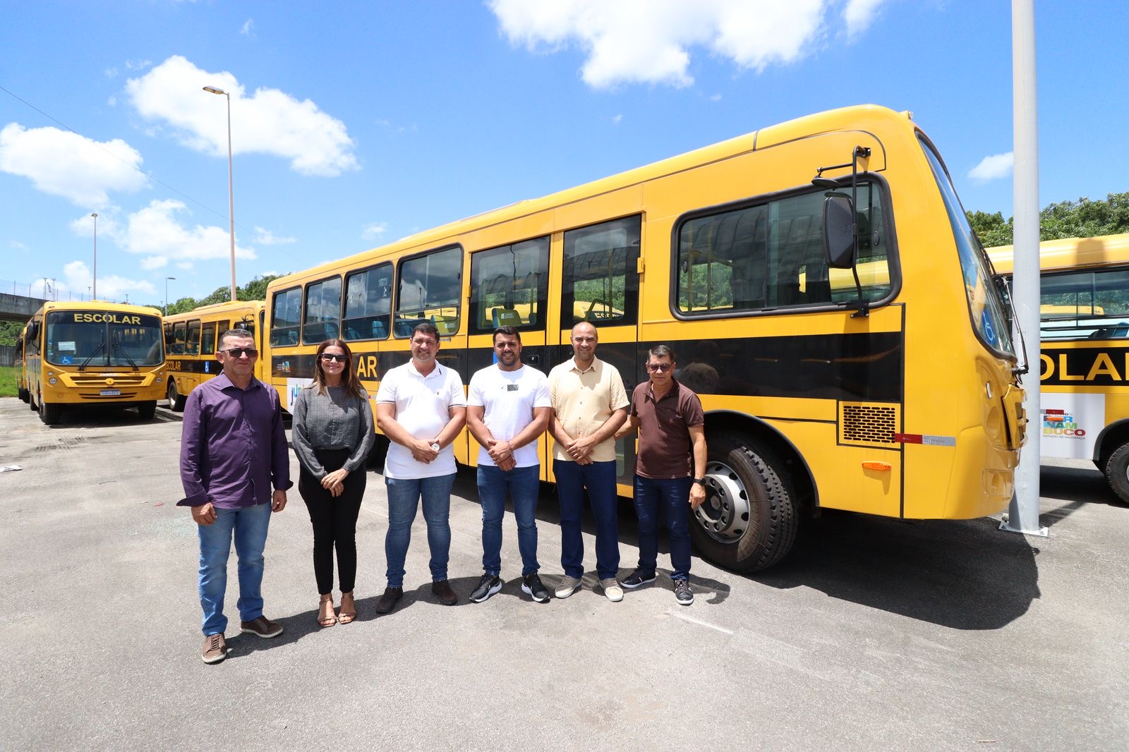 Prefeito Jeyson Falcão Dirige Ônibus Escolar de 59 Lugares em mais uma Importante Conquista para Primavera