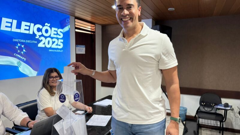 Prefeito Rodrigo Pinheiro participa de votação do Coniape