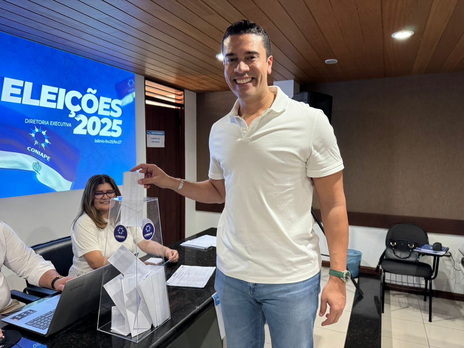 Prefeito Rodrigo Pinheiro participa de votação do Coniape