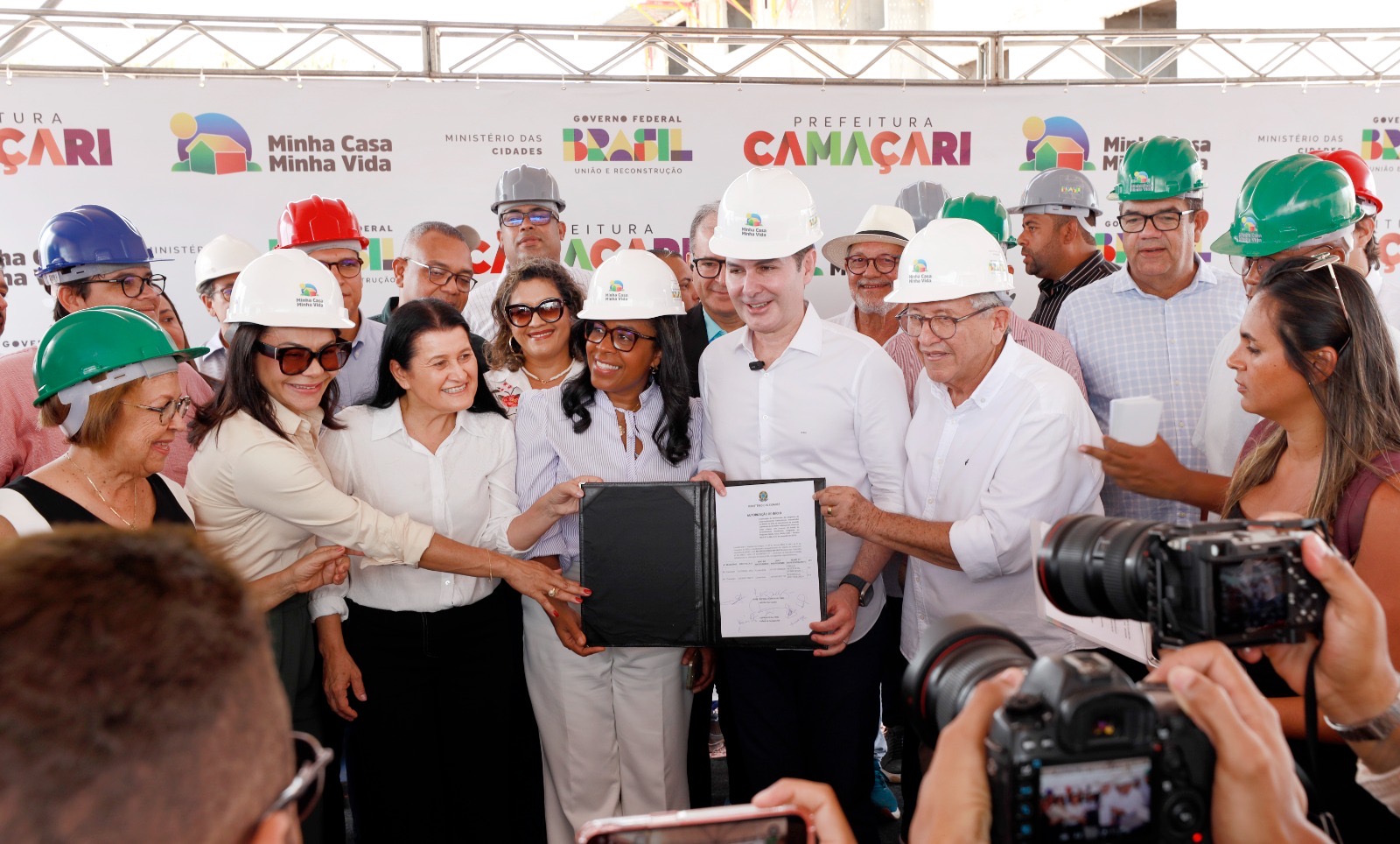 Ministro das cidades faz vistoria em obras do Minha Casa, Minha Vida em Camaçari e autoriza a construção de mais um conjunto habitacional