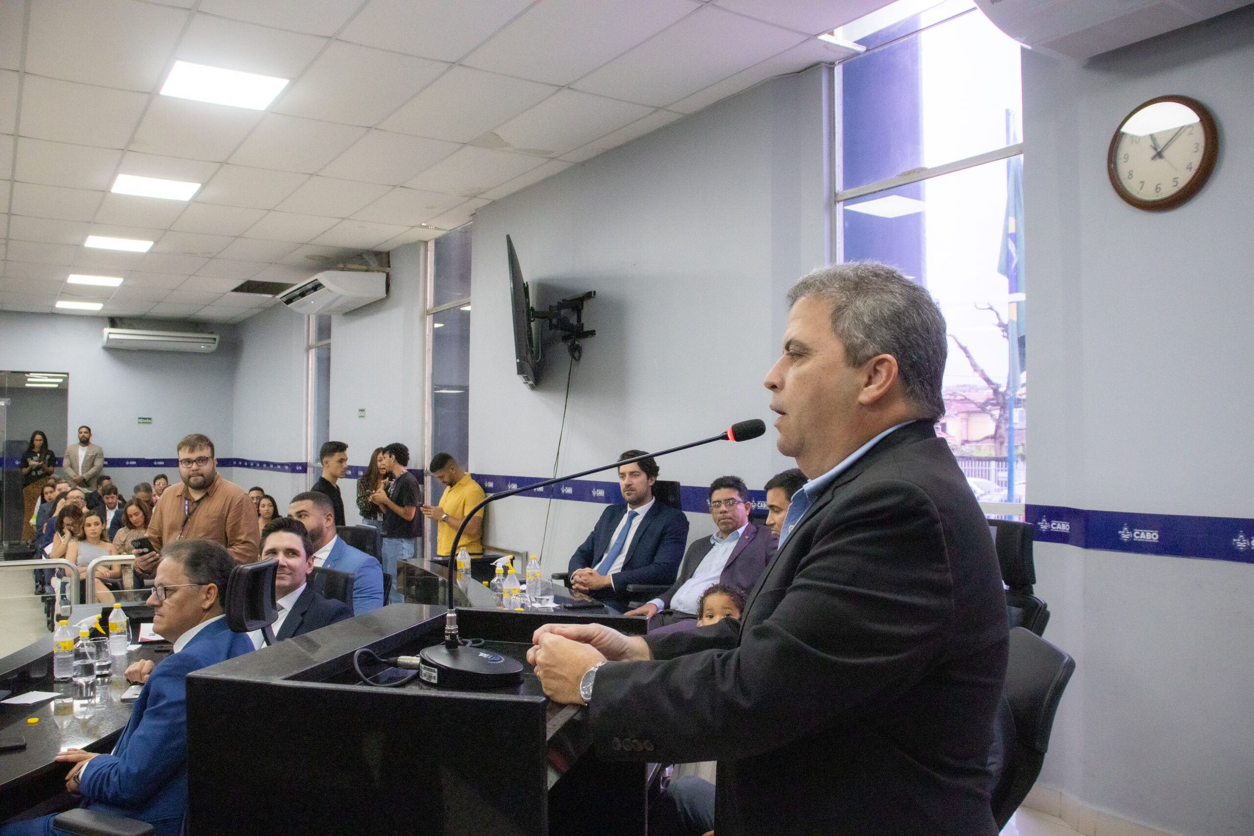 Posse dos novos dirigentes da OAB do Cabo lota Câmara dos Vereadores e se transforma em um ato em defesa da democracia