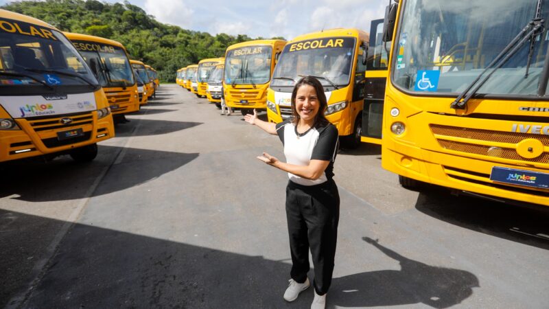 Governo de Pernambuco entrega mais 184 ônibus escolares e supera marca de 800 veículos entregues a todos os municípios