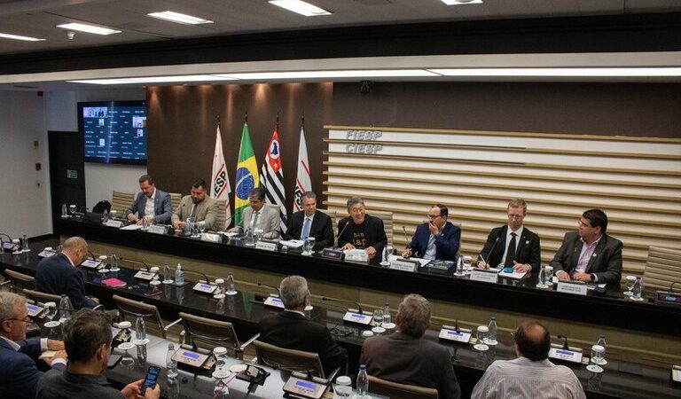 Ministro André de Paula participa do lançamento do Anuário da Piscicultura 2025