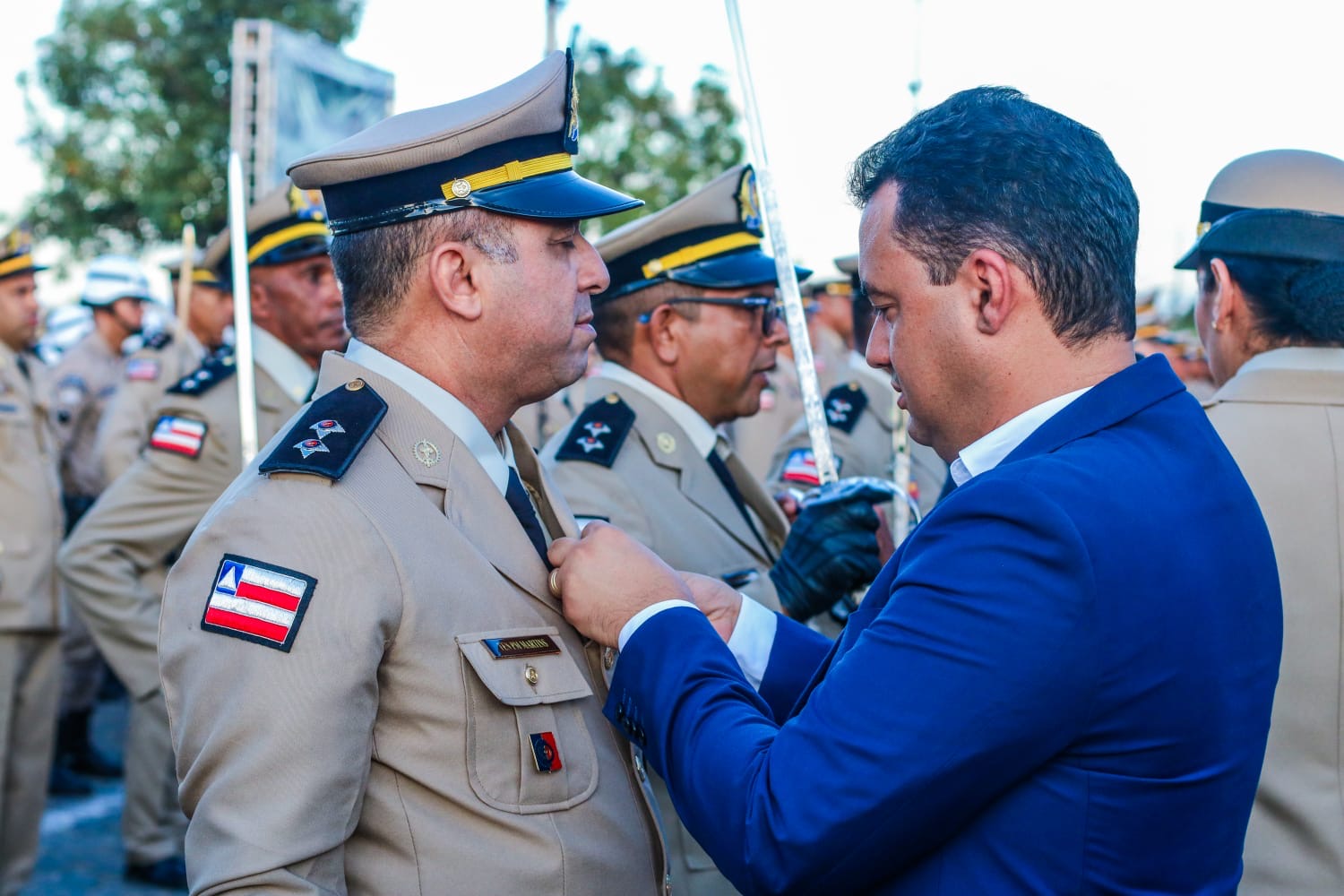 “São 200 anos de trabalho e compromisso da Polícia Militar com a segurança de Juazeiro e da Bahia”, ressaltou o prefeito Andrei na solenidade cívico-militar