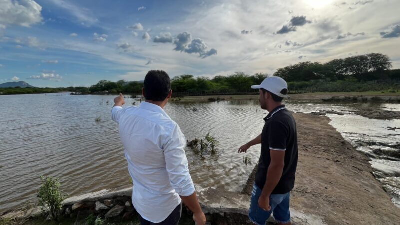 Prefeito visita comunidades afetadas pelas chuvas da sede e do interior de Juazeiro