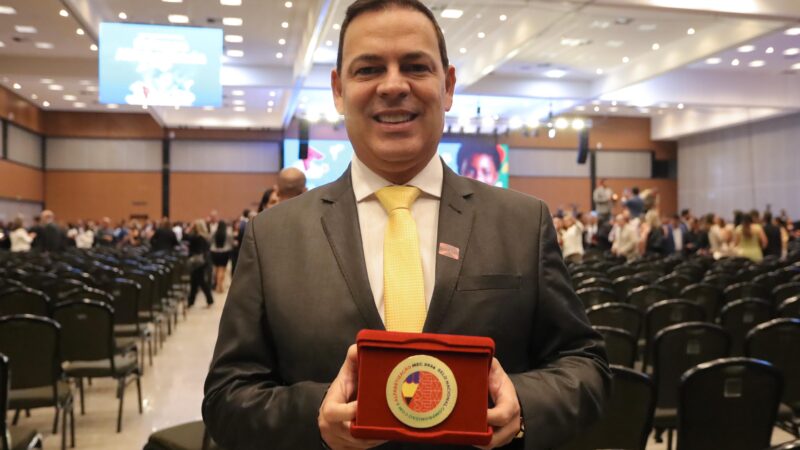 Prefeitura de Garanhuns recebe Selo Ouro Compromisso Nacional Criança Alfabetizada