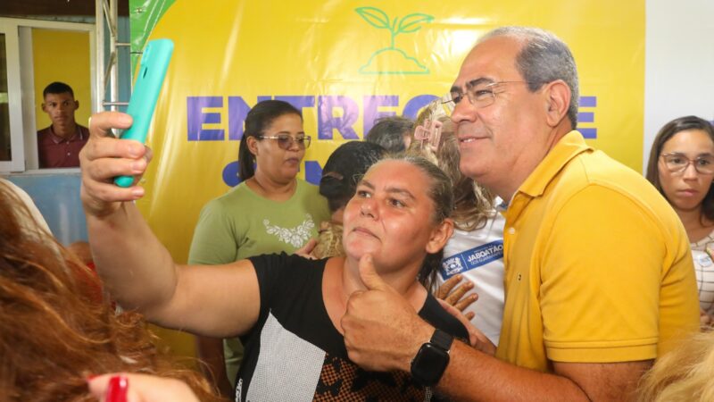 Prefeito Mano Medeiros entrega de sementes de milho para agricultores da zona rural de Jaboatão