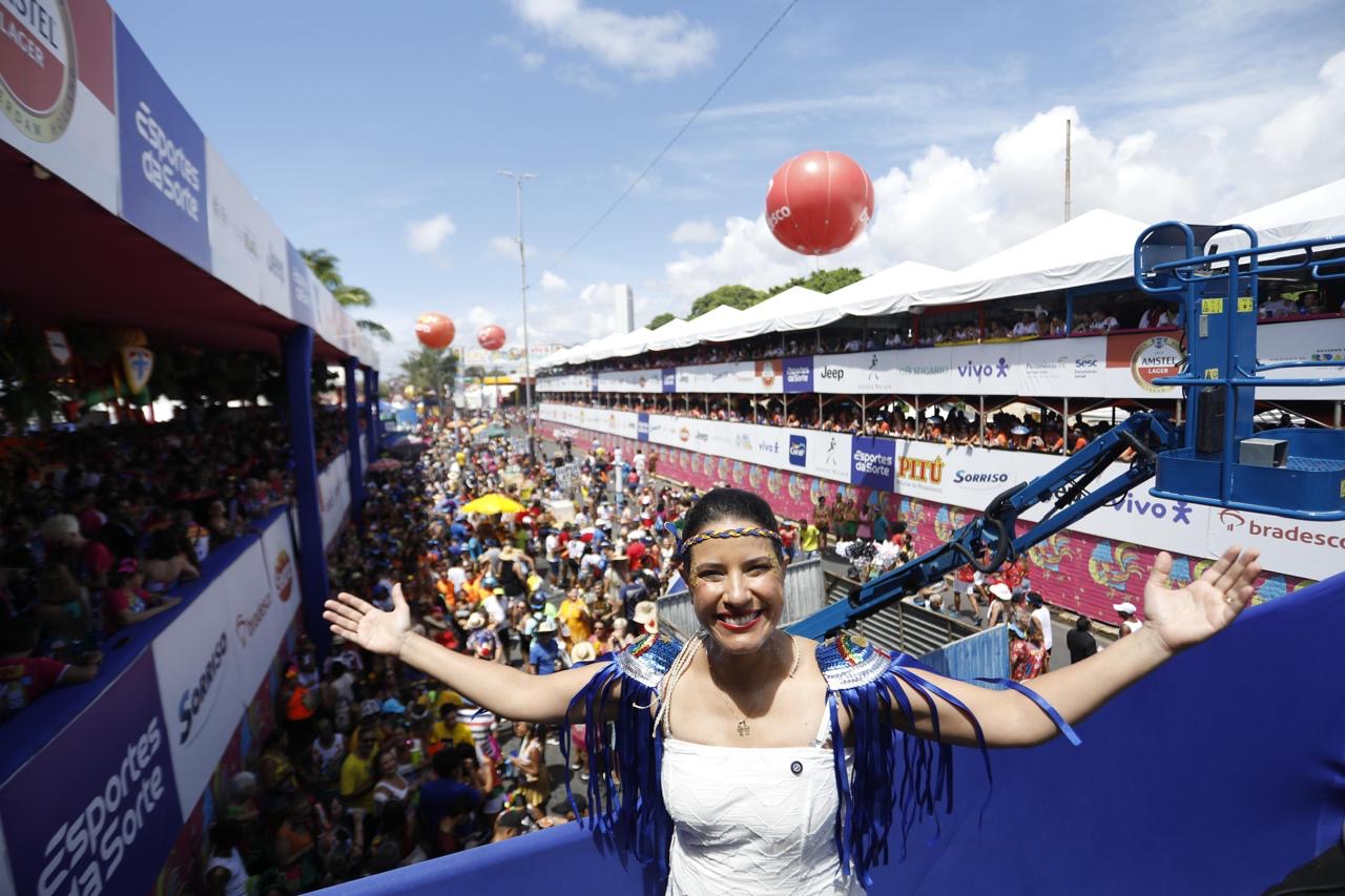 Governadora Raquel Lyra prestigia o 46° desfile do Galo da Madrugada