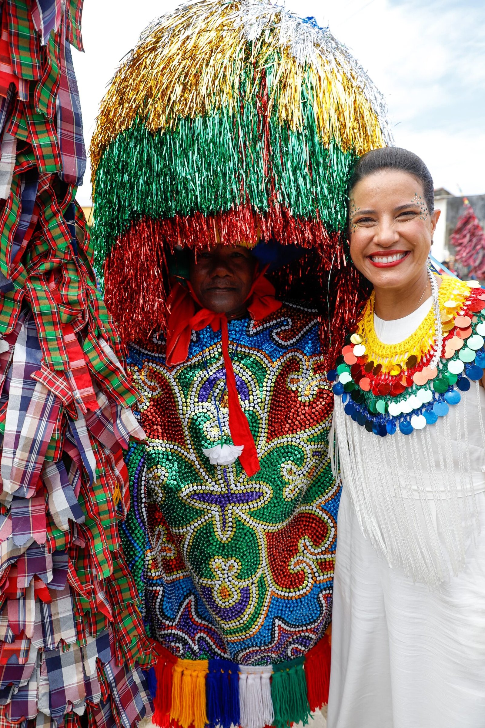 Governadora Raquel Lyra prestigia o Carnaval Mesclado da Casa da Rabeca em celebração à memória do Mestre Salustiano