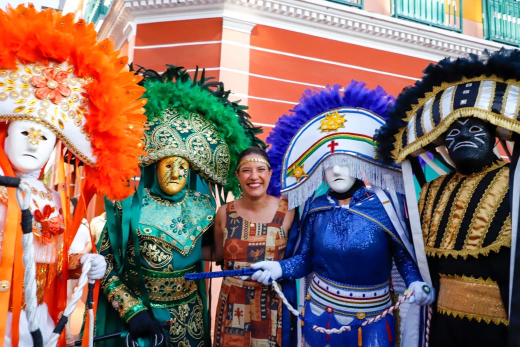 Em Triunfo, governadora Raquel Lyra prestigia os tradicionais Caretas e encerra a terça-feira do Carnaval 2025 em Pernambuco