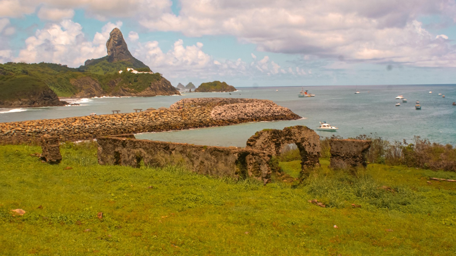 Governo de Pernambuco publica licitação para restauração de dois fortes em Fernando de Noronha