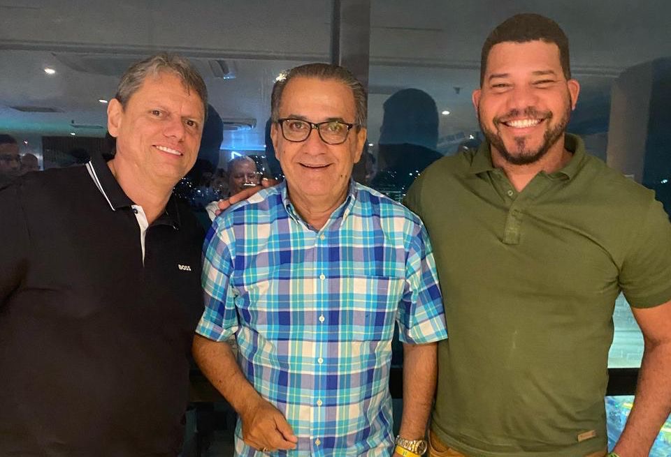 Deputado Abimael Santos participa de jantar com Bolsonaro e aliados antes de manifestação em Copacabana