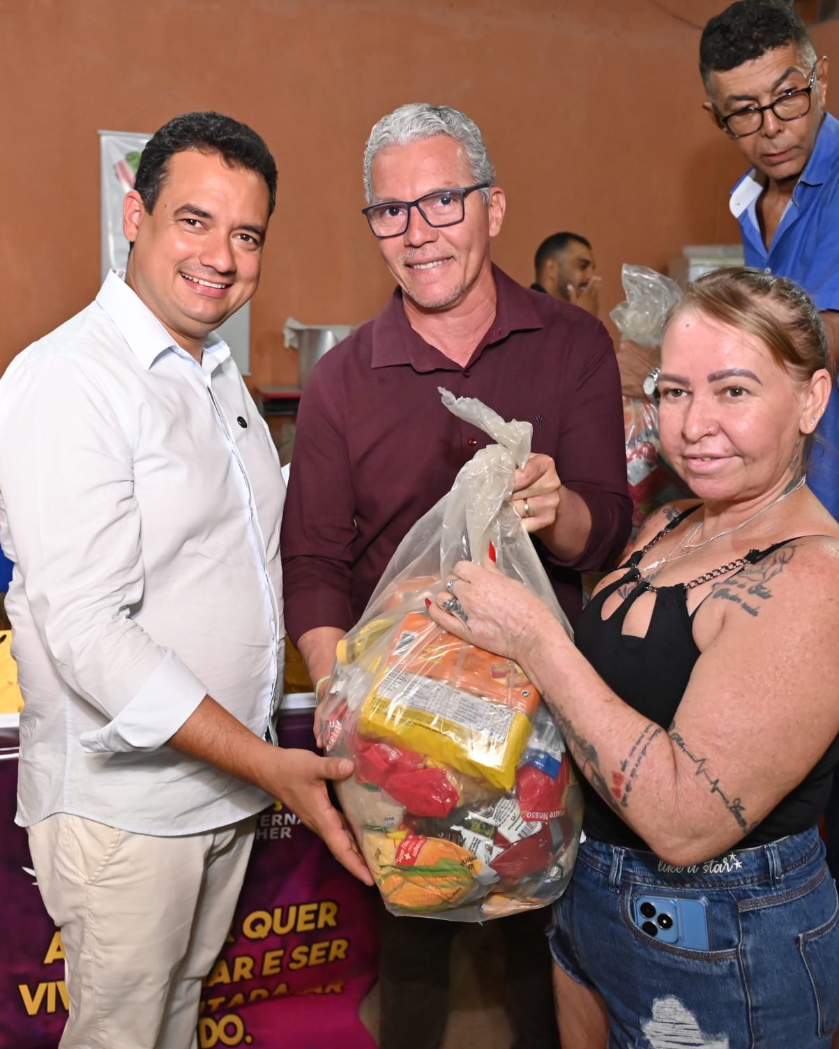 Prefeito Andrei participa da entrega de cestas alimentares do Programa Bahia Sem Fome em Massaroca