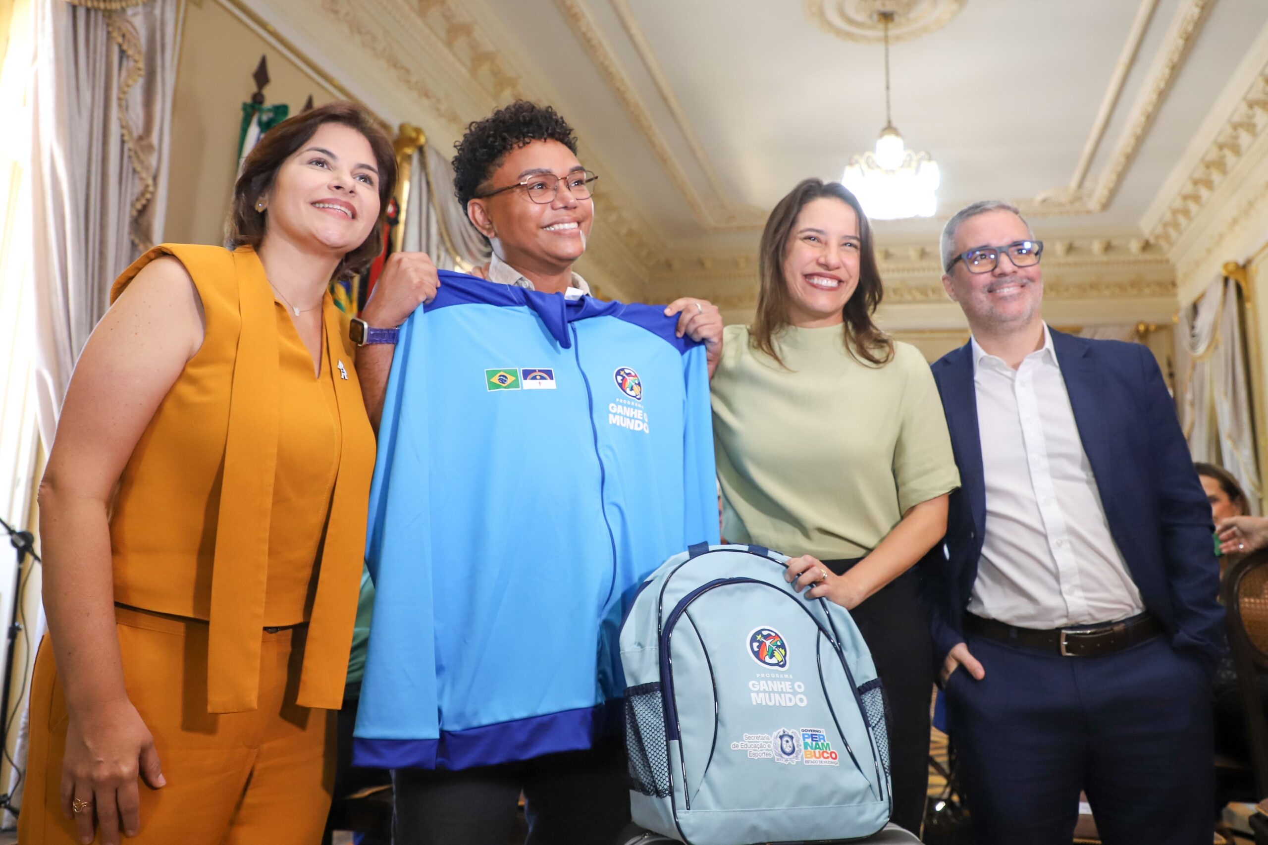 Professores da rede estadual de ensino são contemplados pelo Programa Ganhe o Mundo e farão intercâmbio no Chile, Inglaterra, Argentina e Canadá