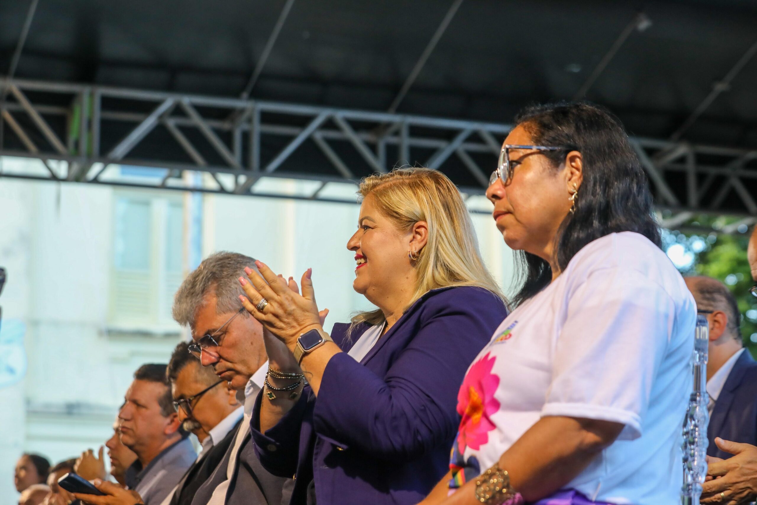 Andrea Medeiros participa da entrega das Carretas da Mulher Pernambucana com a governadora Raquel Lyra