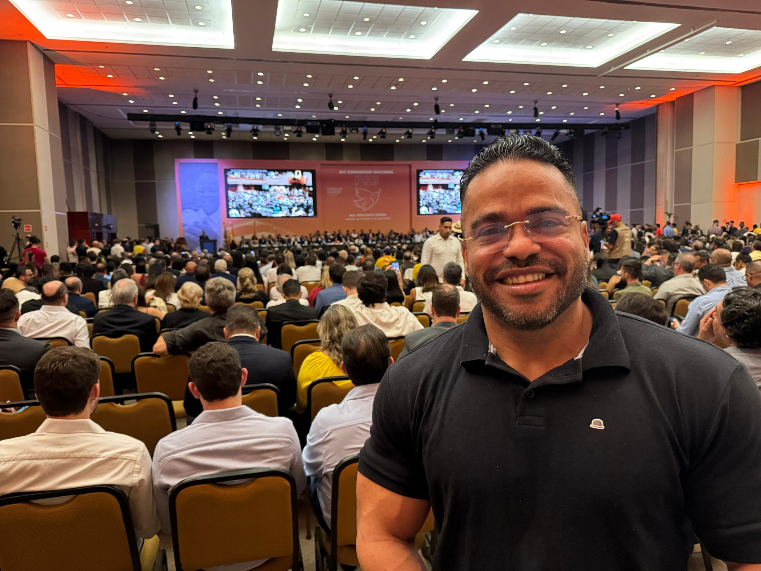 Presença do vereador Anderson Bocão em Congresso Nacional do PSB reforça articulação de Pernambuco no comando do partido