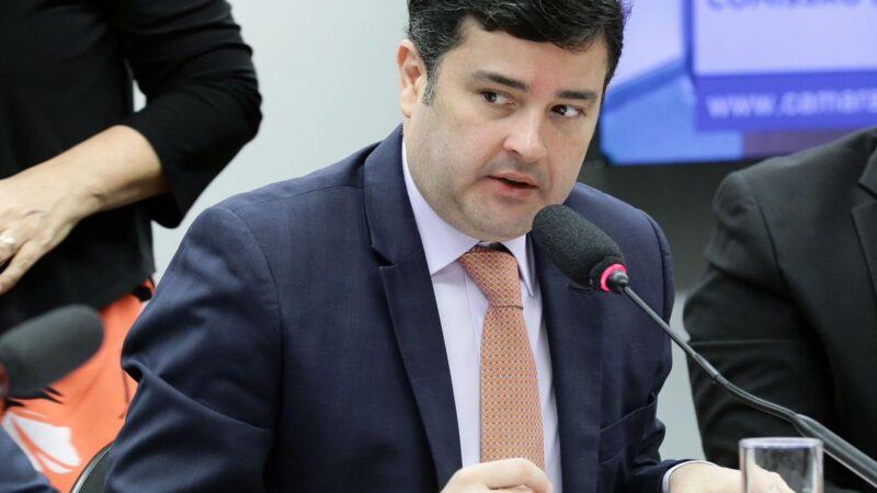 Eduardo da Fonte propõe limite de 50 km para deslocamento de pacientes renais a clínicas de hemodiálise