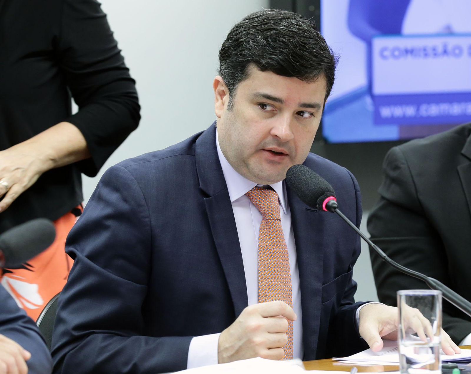 Eduardo da Fonte propõe limite de 50 km para deslocamento de pacientes renais a clínicas de hemodiálise