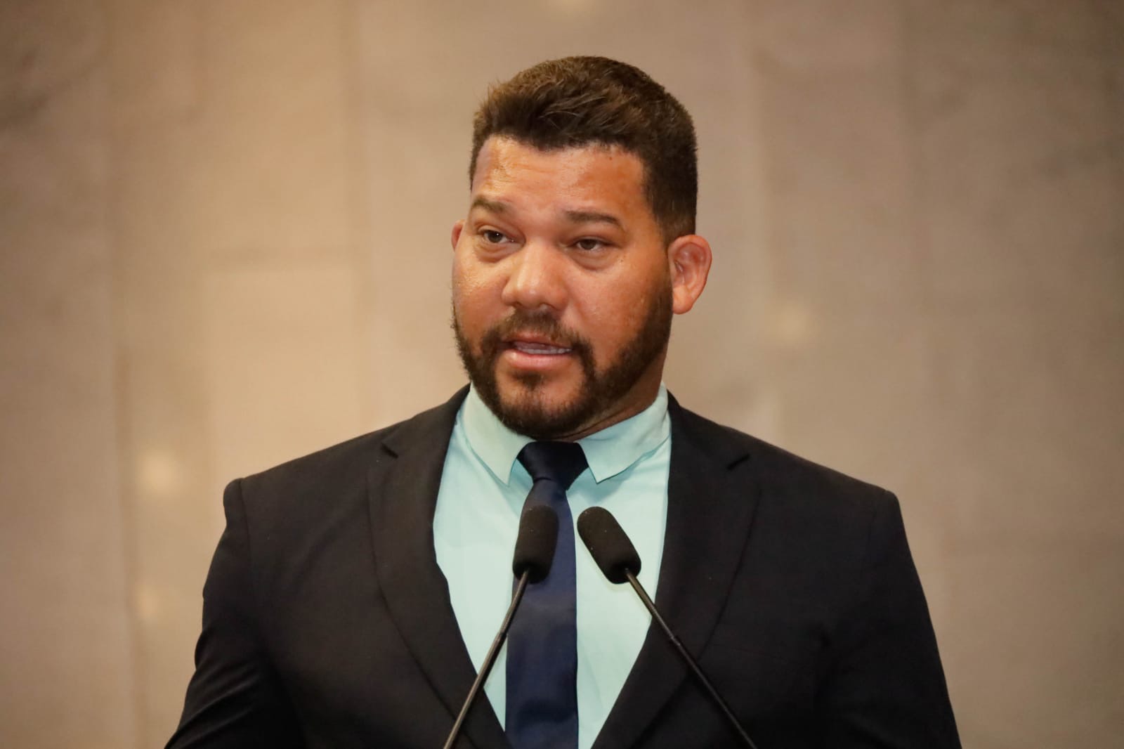 Deputado Abimael Santos critica duramente fraudes no INSS e responsabiliza governo Lula