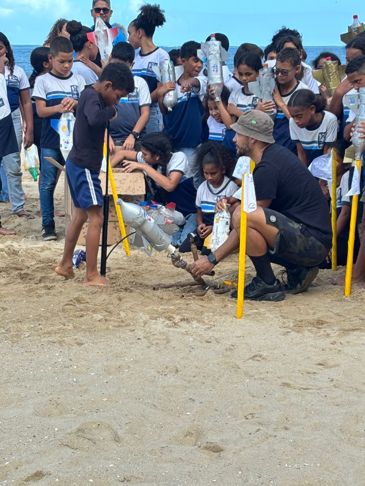 Alunos da rede de ensino do Jaboatão dos Guararapes participam do lançamento de foguetes