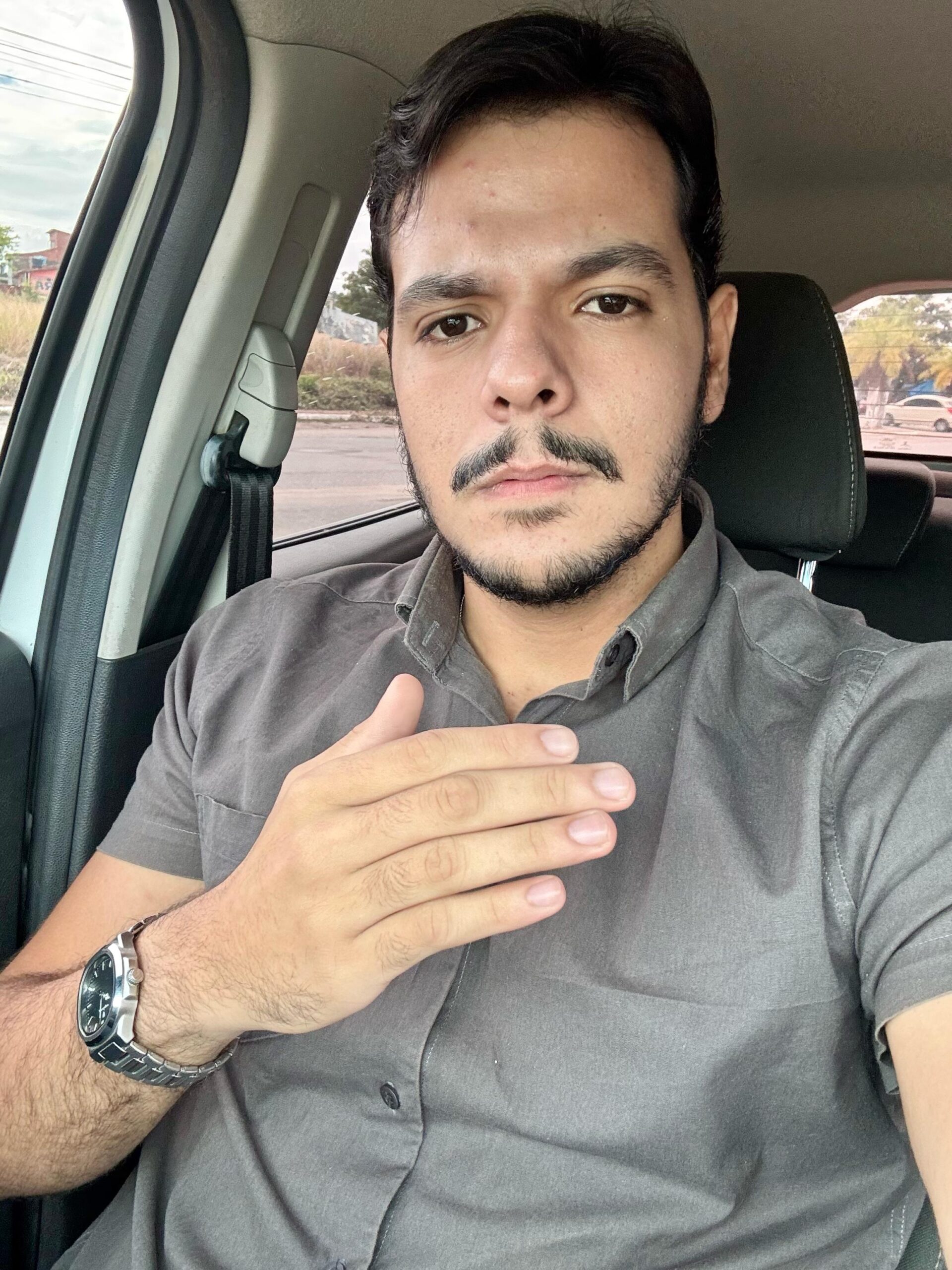 Marcelo filho, liderança politica jovem de Timbaúba cobra transportes para os estudantes da cidade