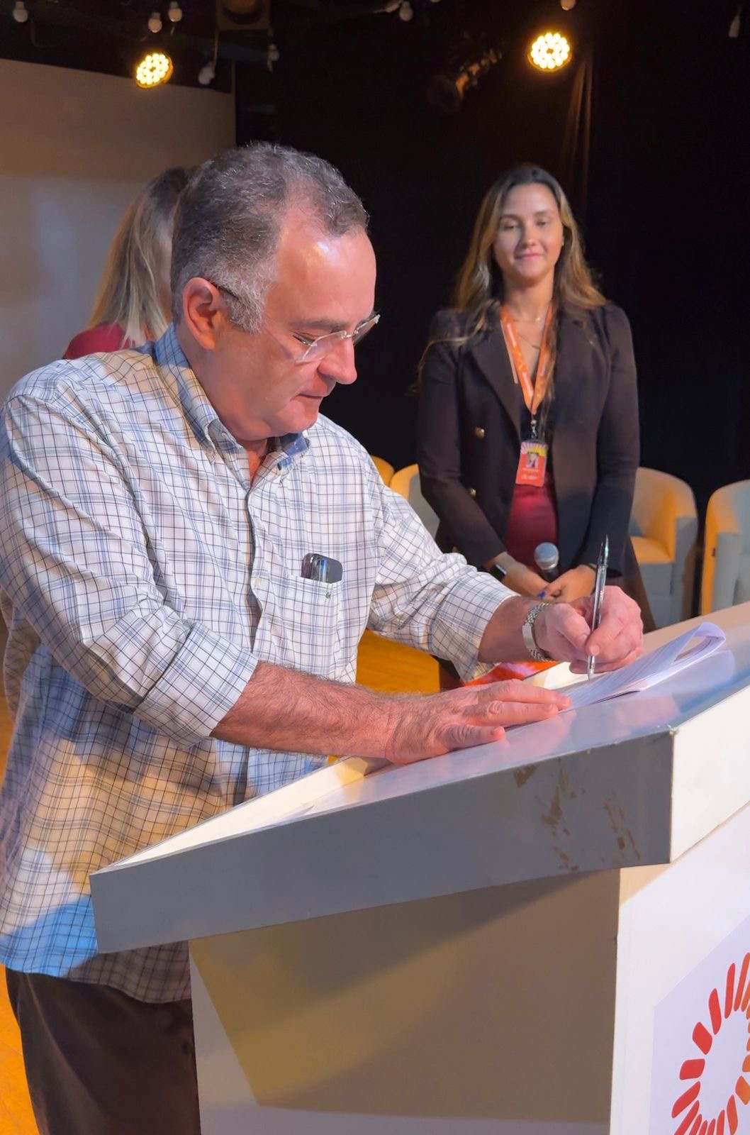 Zeca Cavalcanti assina acordo histórico com o SEBRAE para fortalecer o desenvolvimento de Arcoverde