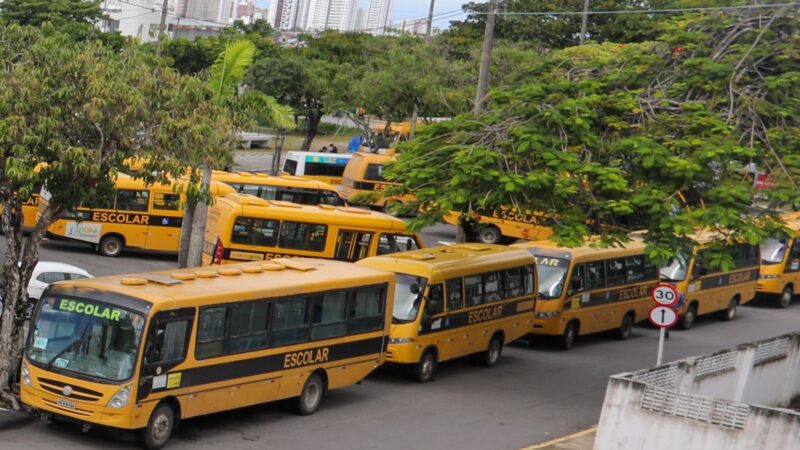 Prefeitura do Jaboatão disponibiliza ônibus para moradores em situações de risco