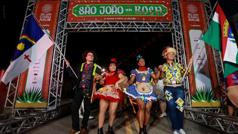Forrozeiros lotam Vila Peladas em penúltima noite do São João na Roça 2025